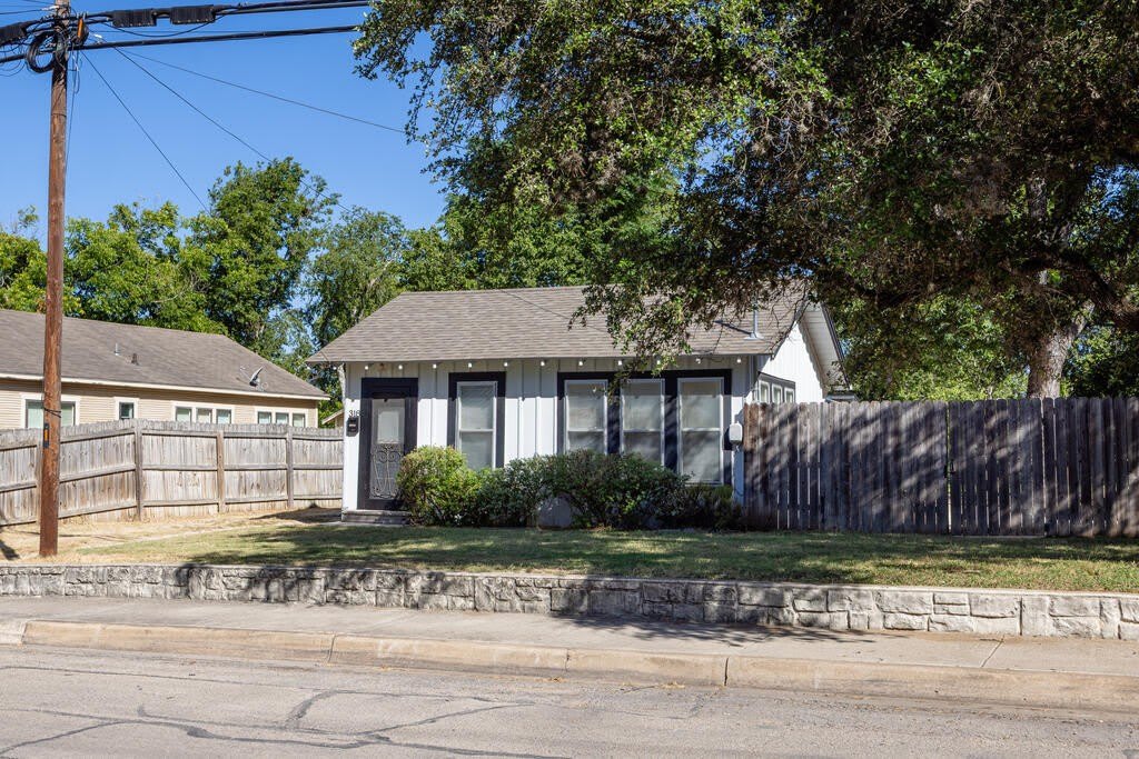 318 Lytle St – photo 3