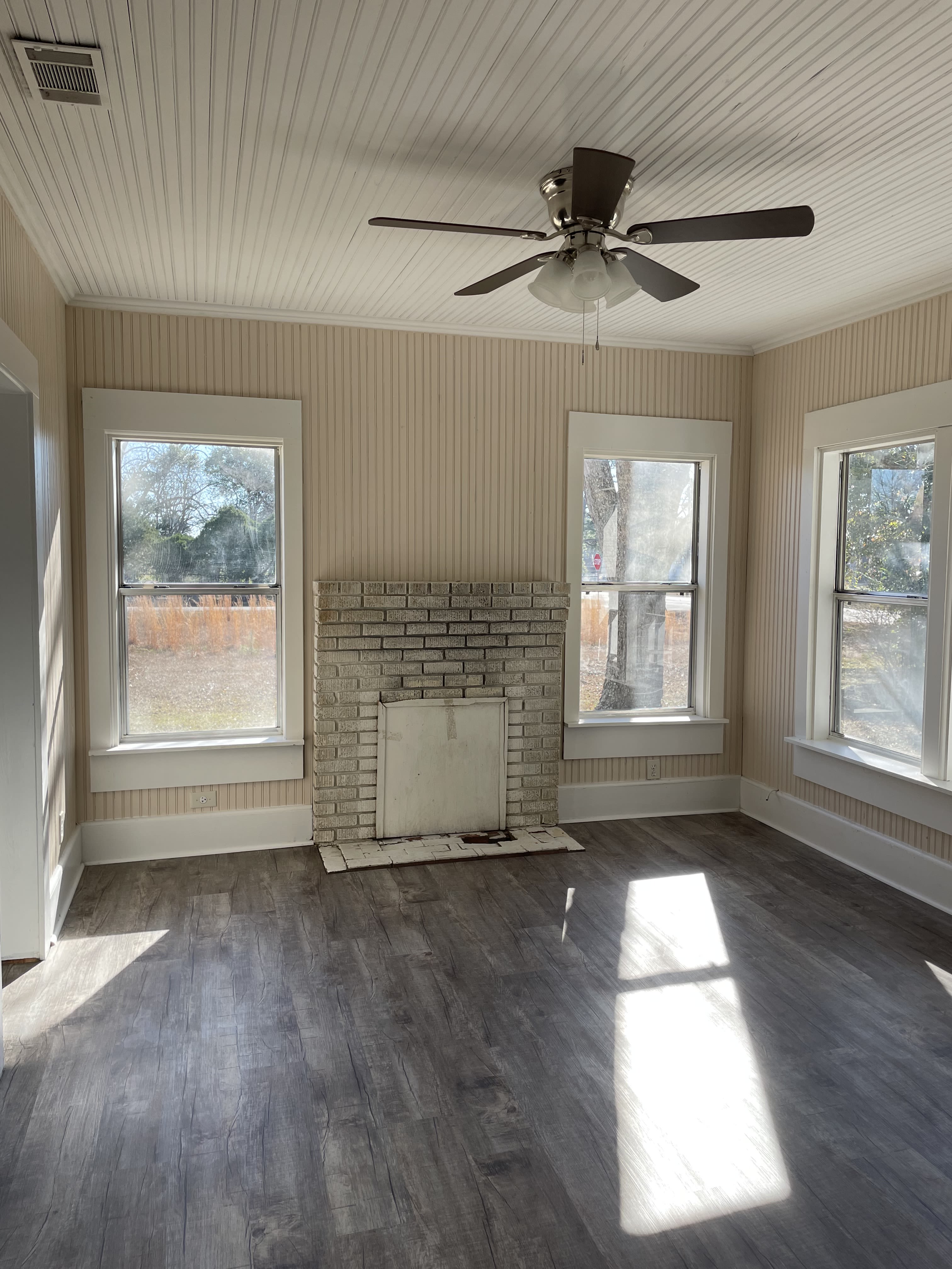 902 E Barnard St – photo 4