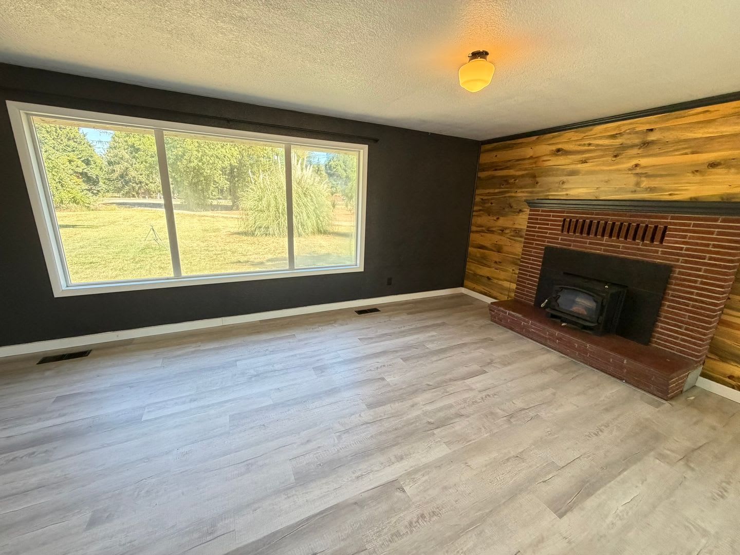 Rare 3 Bedroom House with a Shop! – photo 3