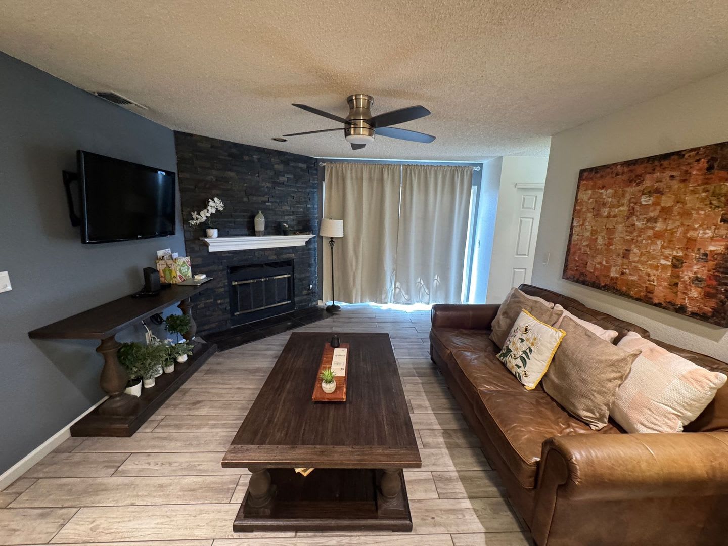 Partially furnished option – photo 1