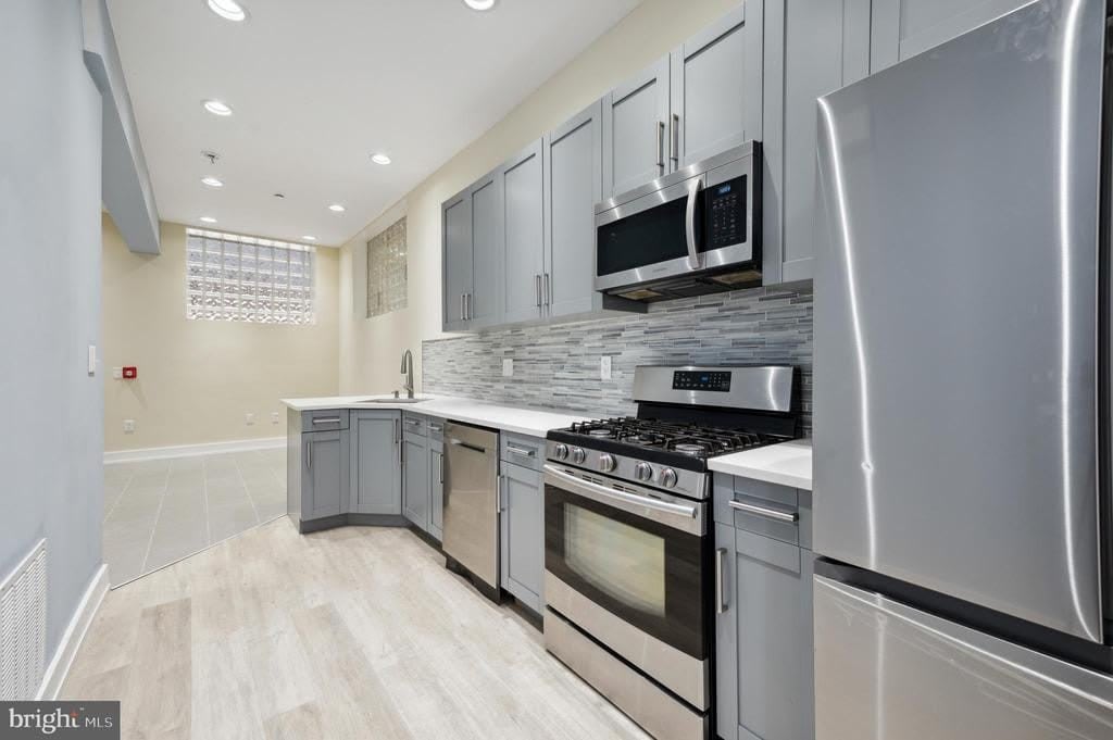 2024 26 E Fletcher Street – photo 2