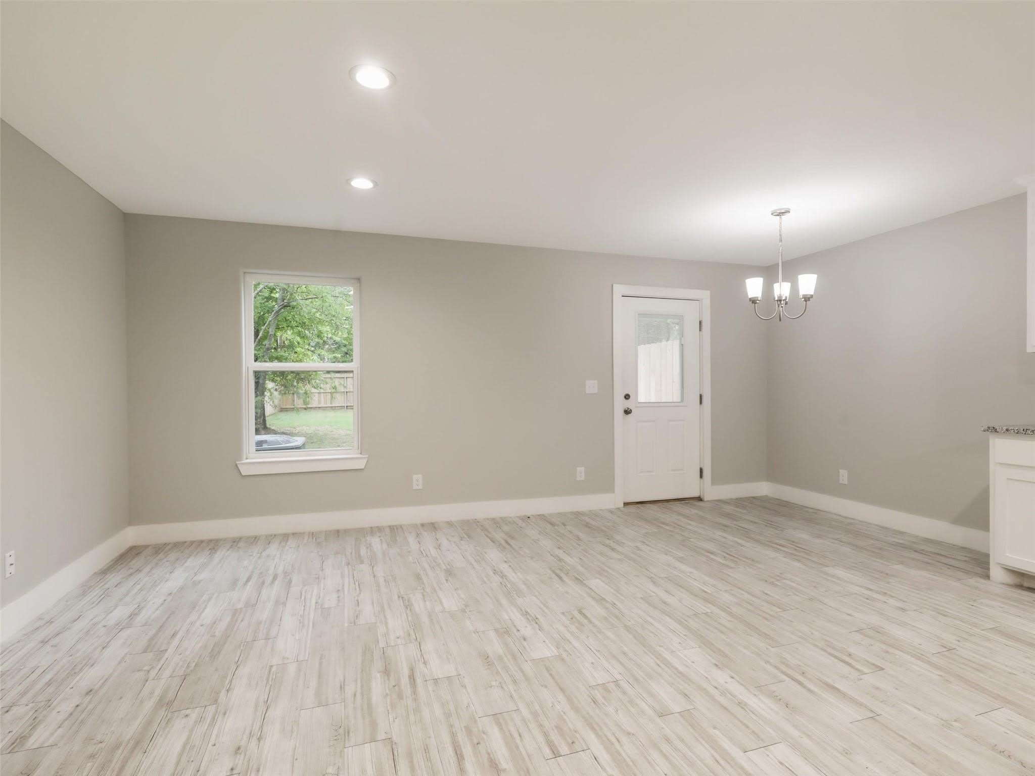 818 W Walker Street – photo 5