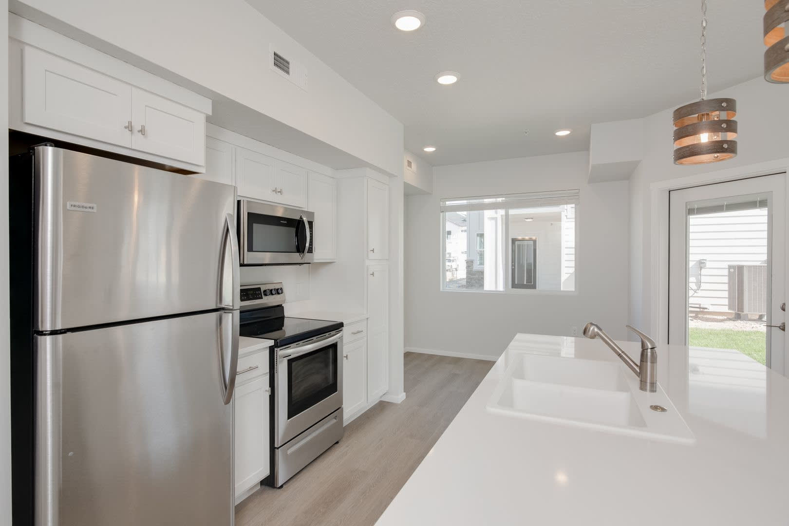 Now Leasing! Beautiful Open Concept Living! – photo 5