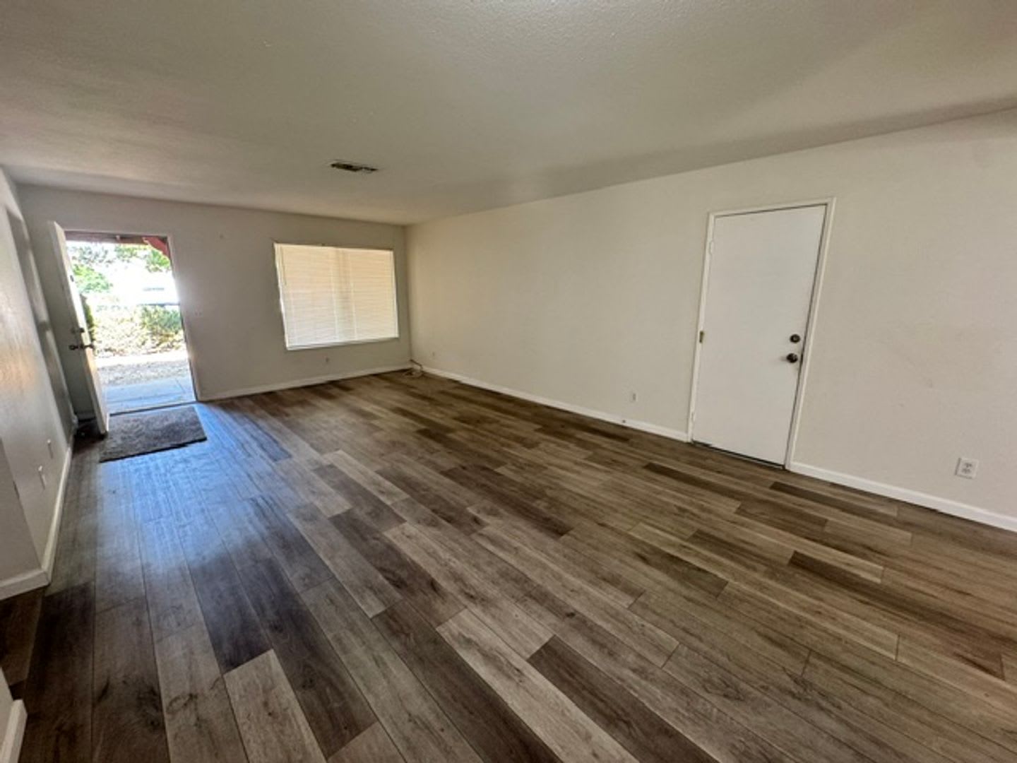 Remodeled 4 2 In Lake L A 2900 – photo 5