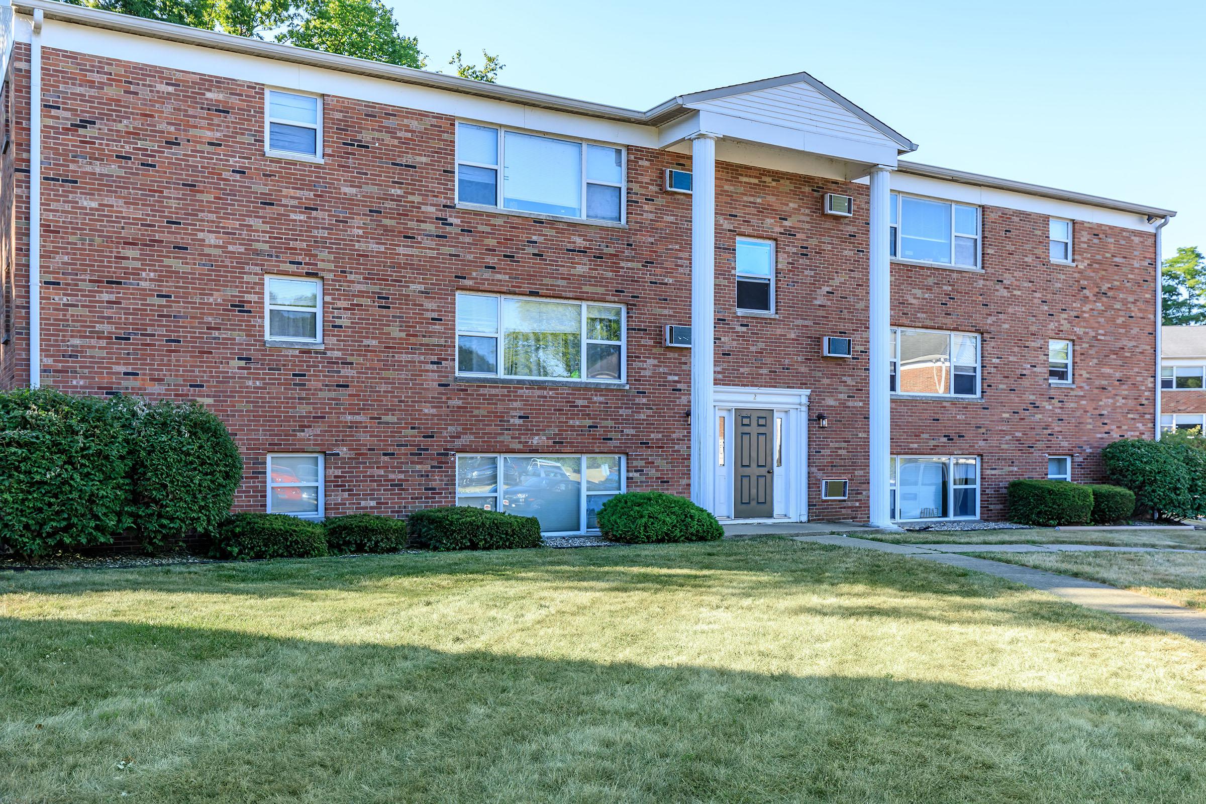 Nobb Hill Apartments – photo 2