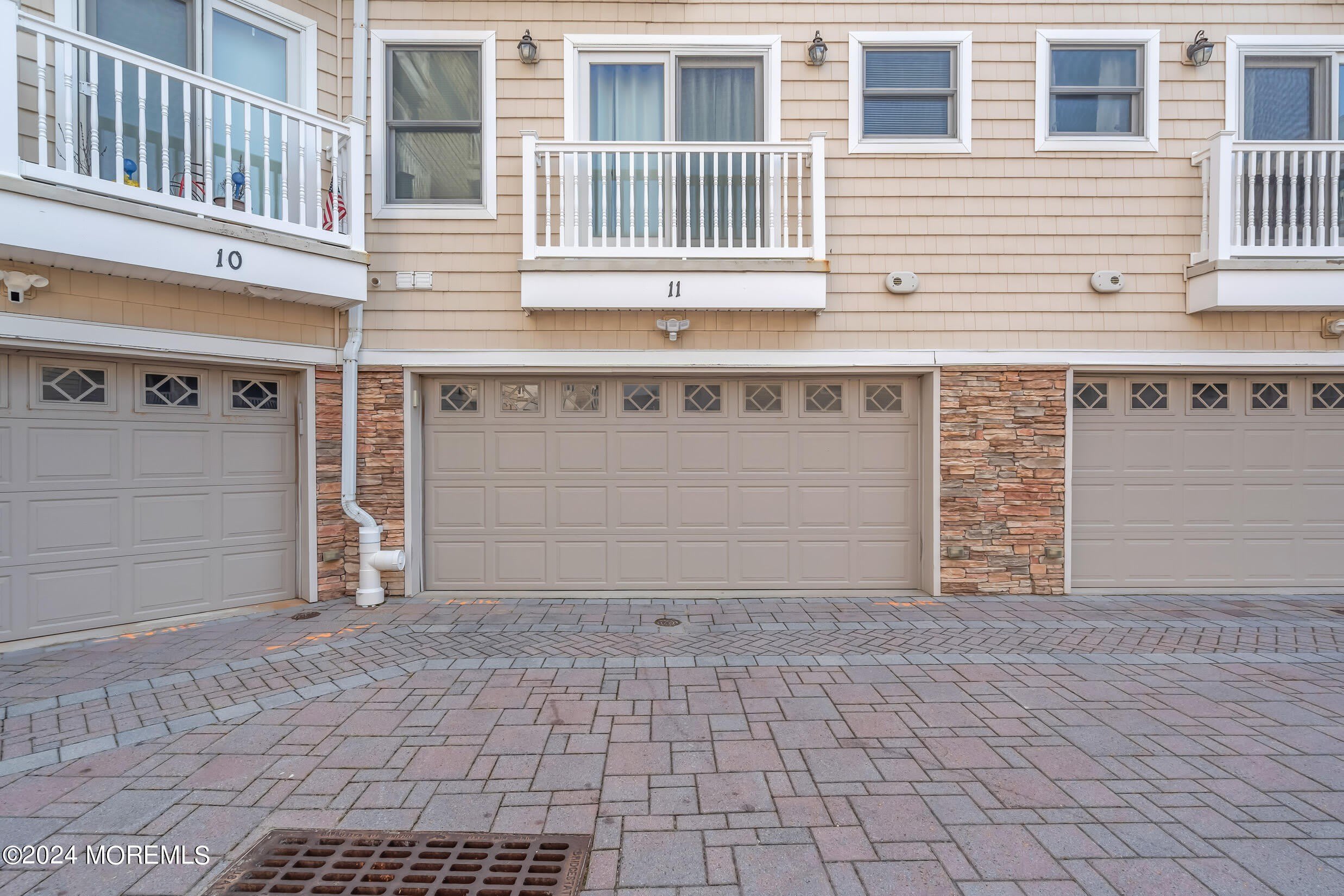 21 Blaine Avenue – photo 5