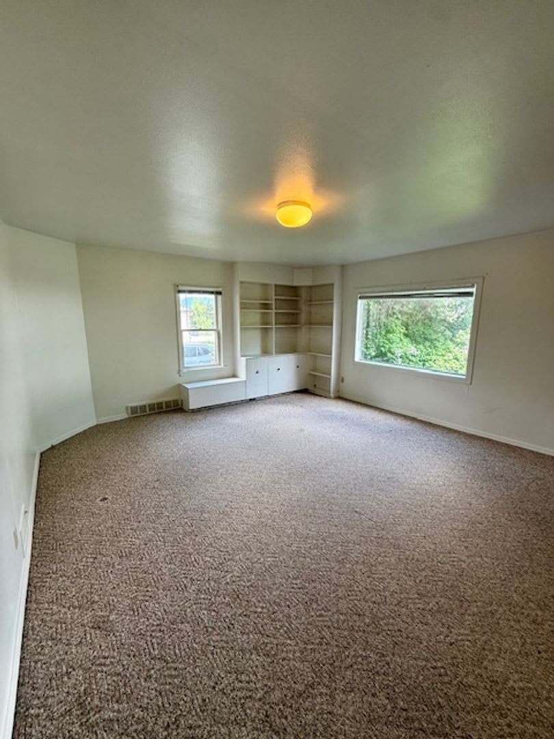 3 Bedroom, 1 Bath Apartment for Rent – photo 2