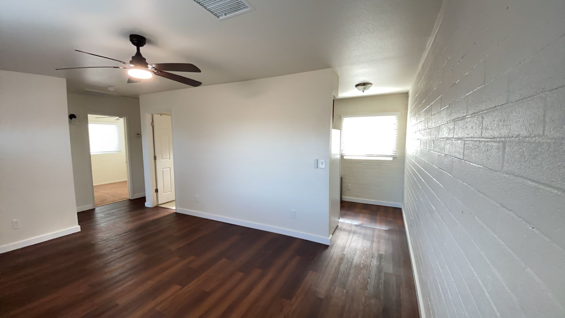 Charming 2 Bedroom Unit In A Great Location – photo 3