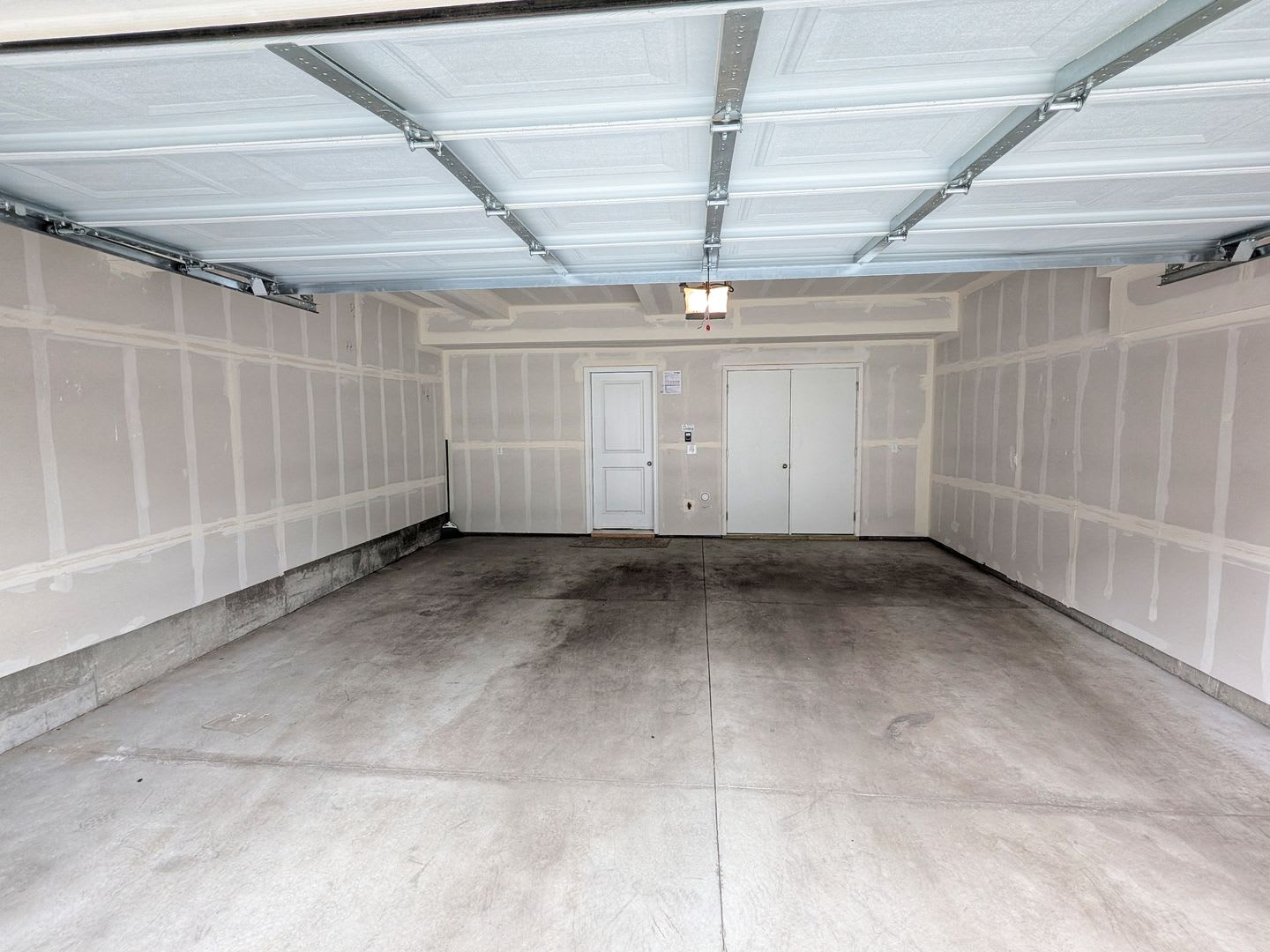 Three Bedroom Townhome – photo 3