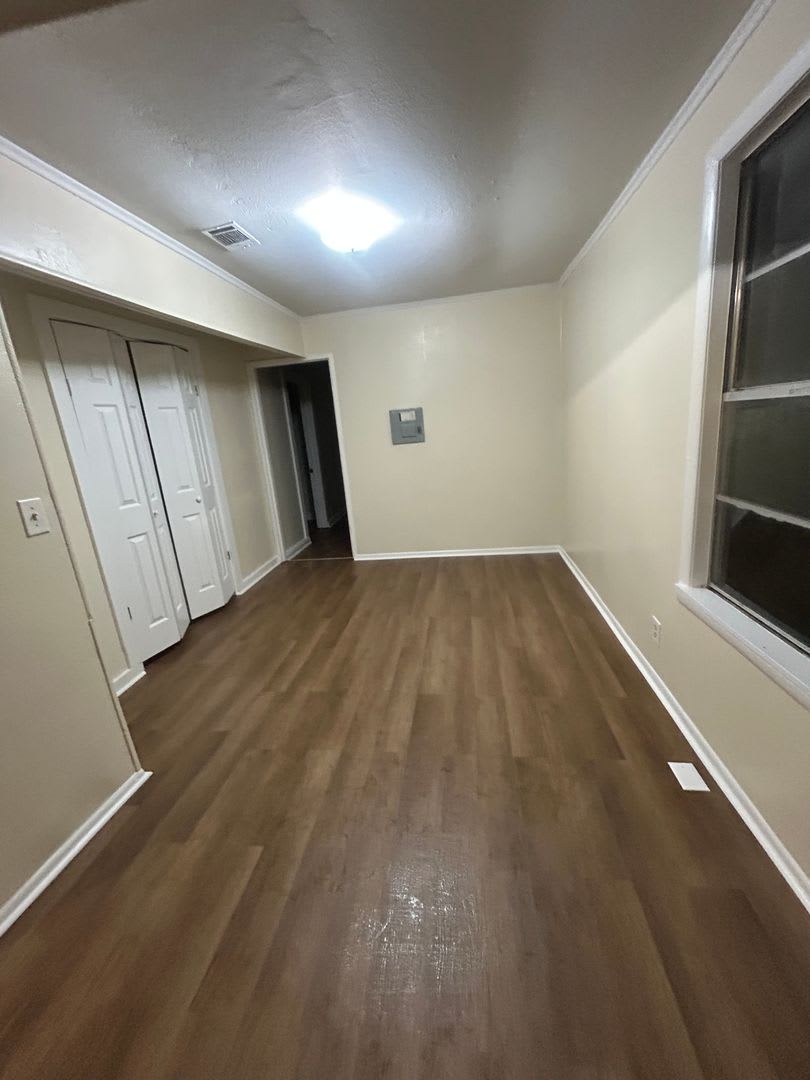 Central Air and Heat. Pets ok $100 Dep for Pets and 45 Monthly. – photo 3