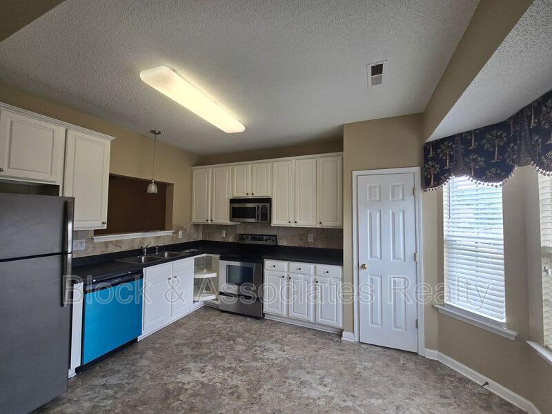 210 Brittany Way – photo 5