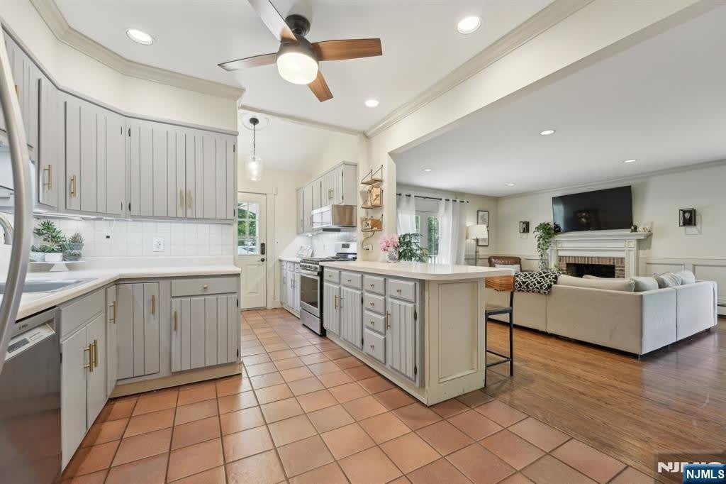 211 Pinelynn Road – photo 4