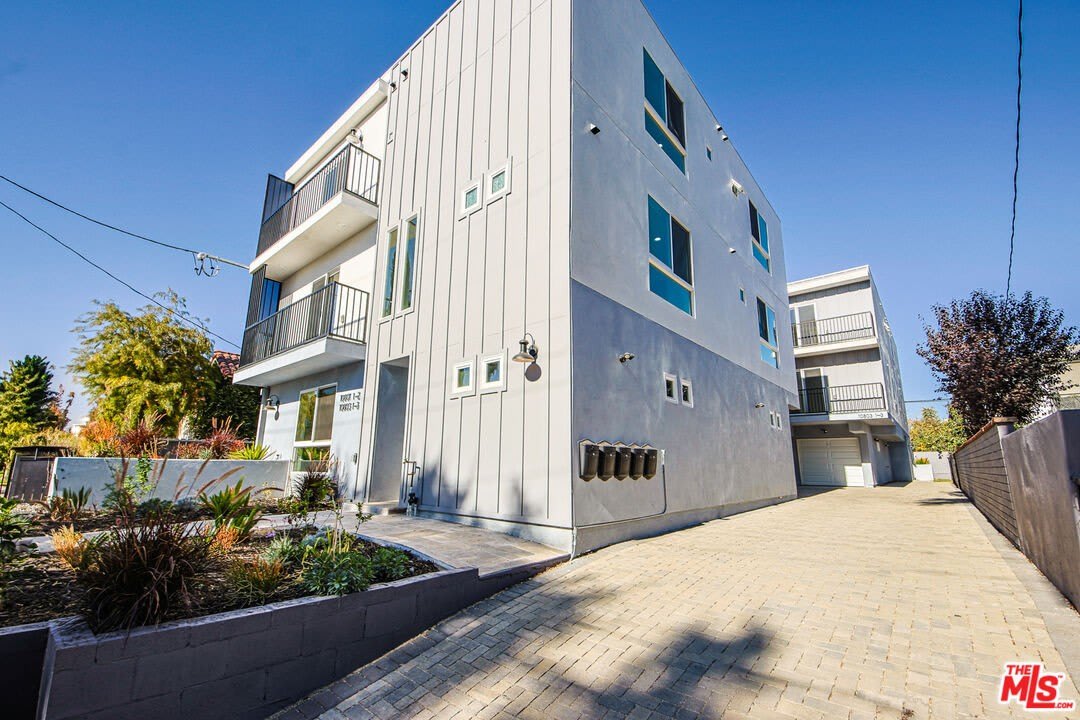 10803 1/2 Kling St – photo 1
