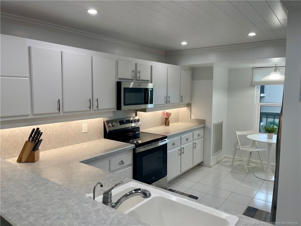 2491 NE Ocean Boulevard – photo 4