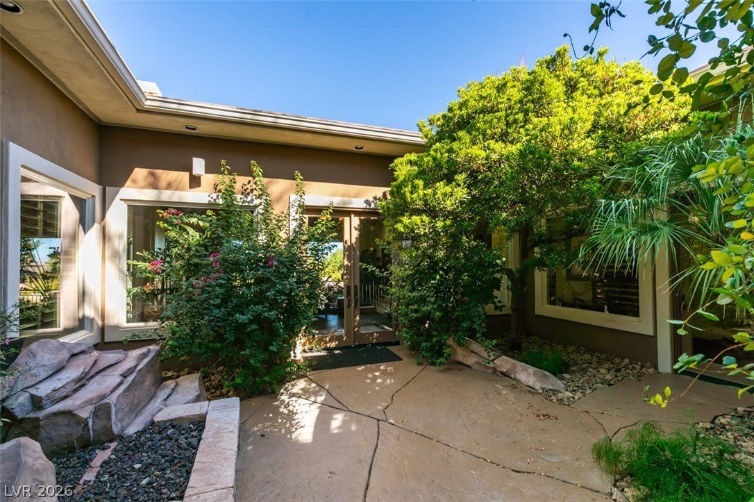 549 Regents Gate Drive – photo 3