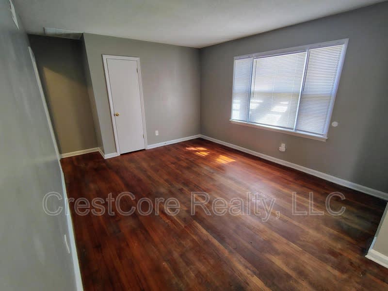 1688 Haywood Ave – photo 2