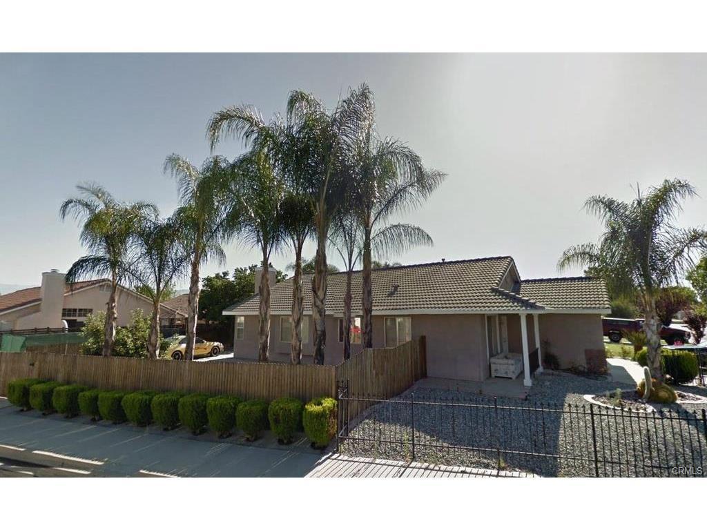 Beautiful Single Story On Large Corner Lot – photo 2