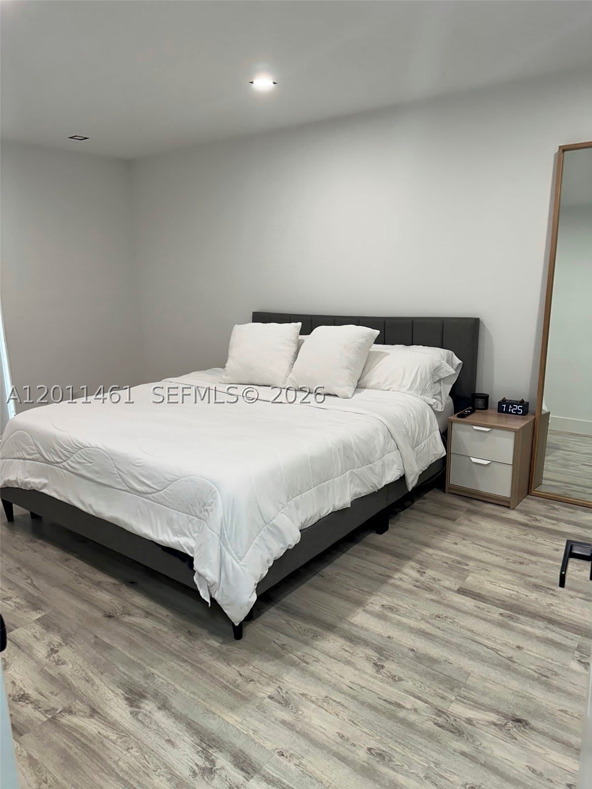 709 SW 79th Ter – photo 4