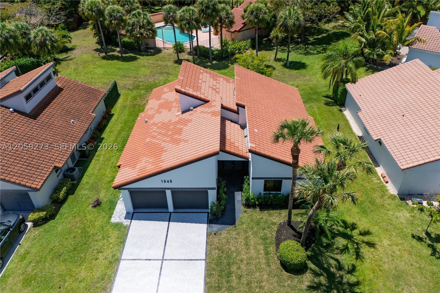 1543 SW 1st Ave – photo 2