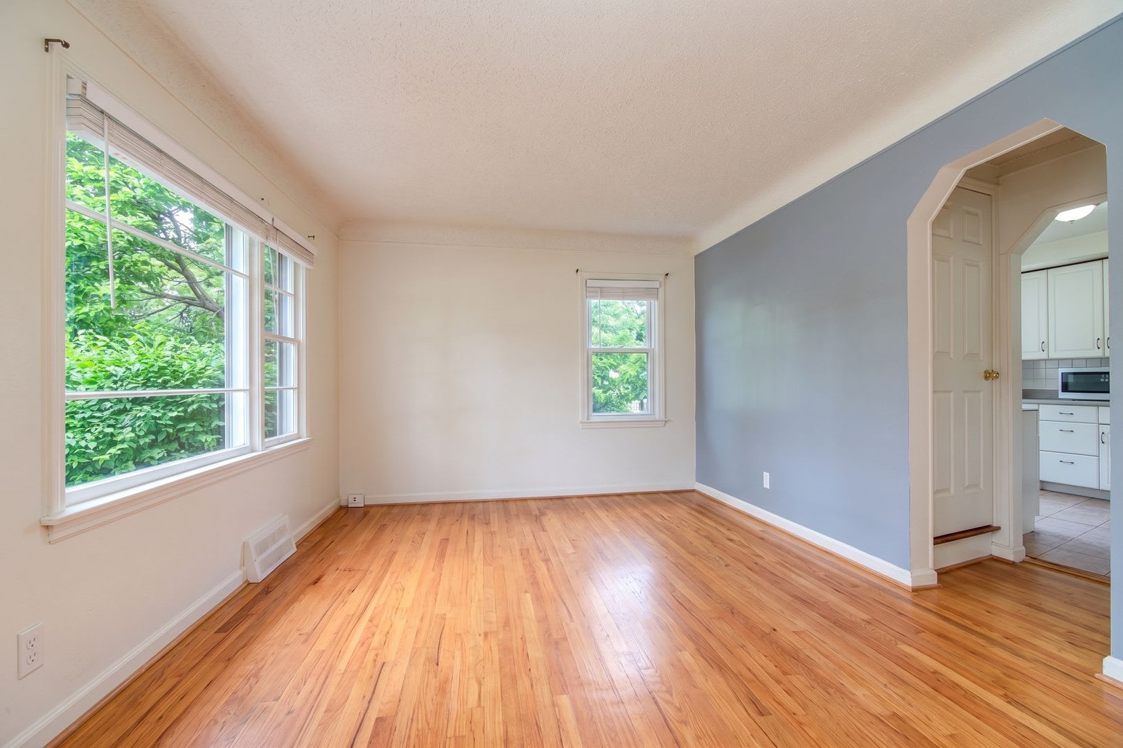 Spacious 3 Bedroom Home Full In Law Suite In Royal Oak – photo 4