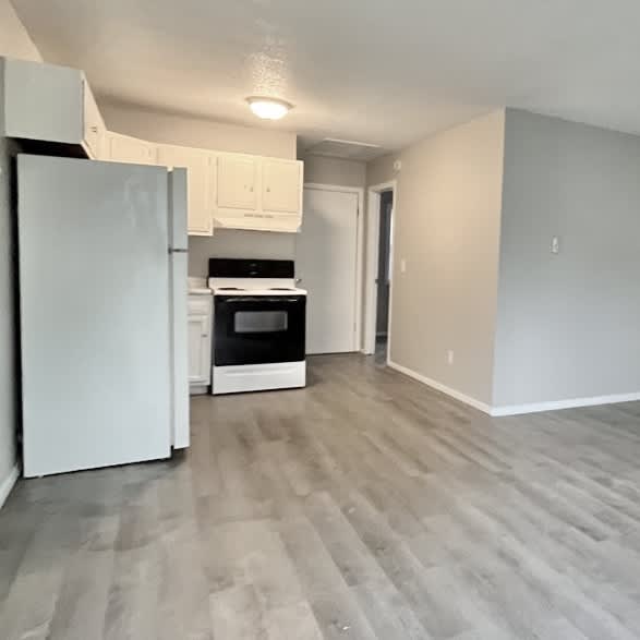 428 South Chanute Street – photo 1