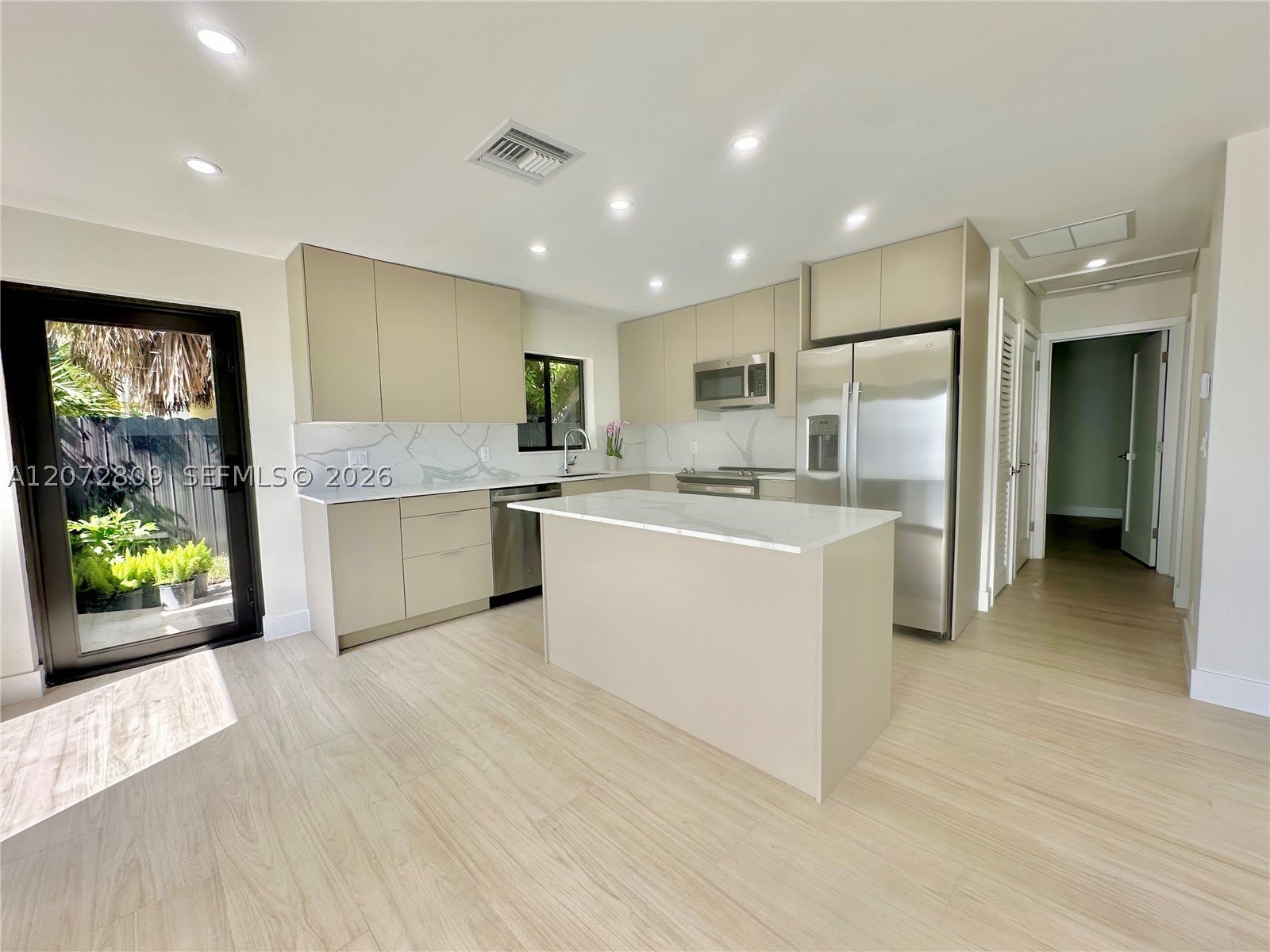 1610 NE 17th Ave – photo 5