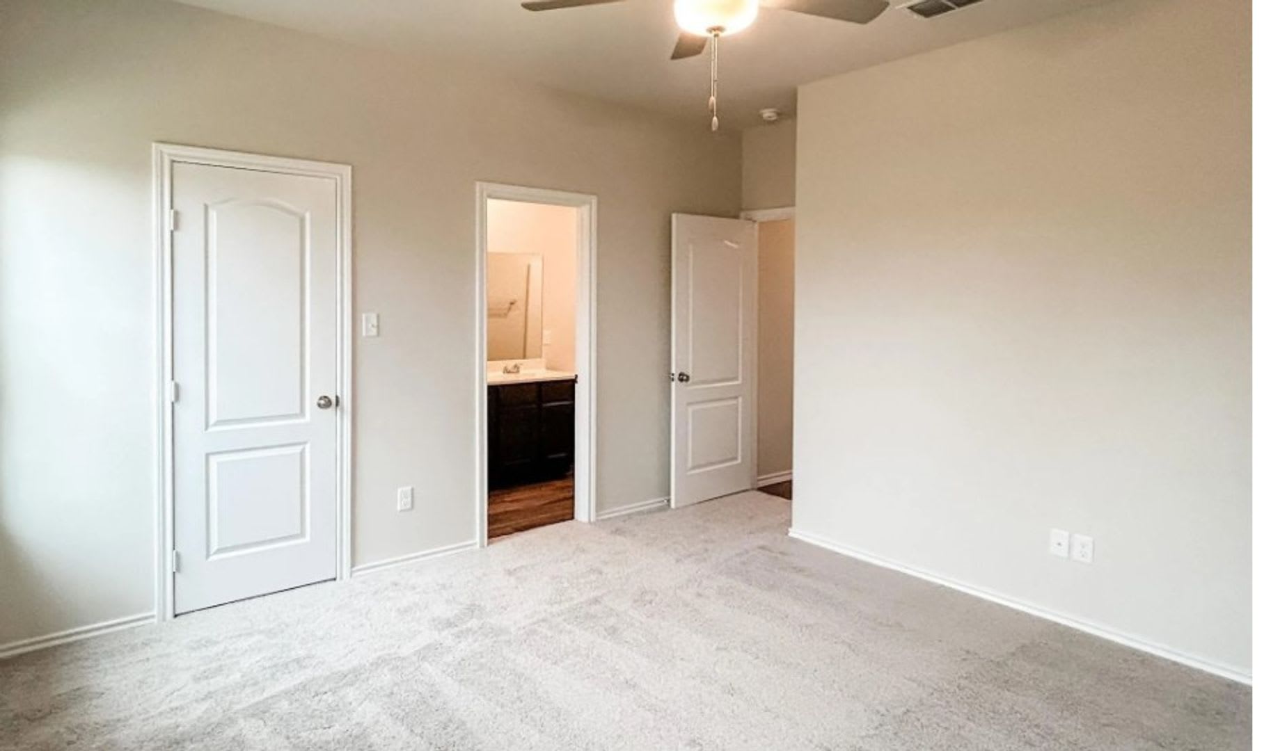 Like new 4-bed/2-bath! – photo 5