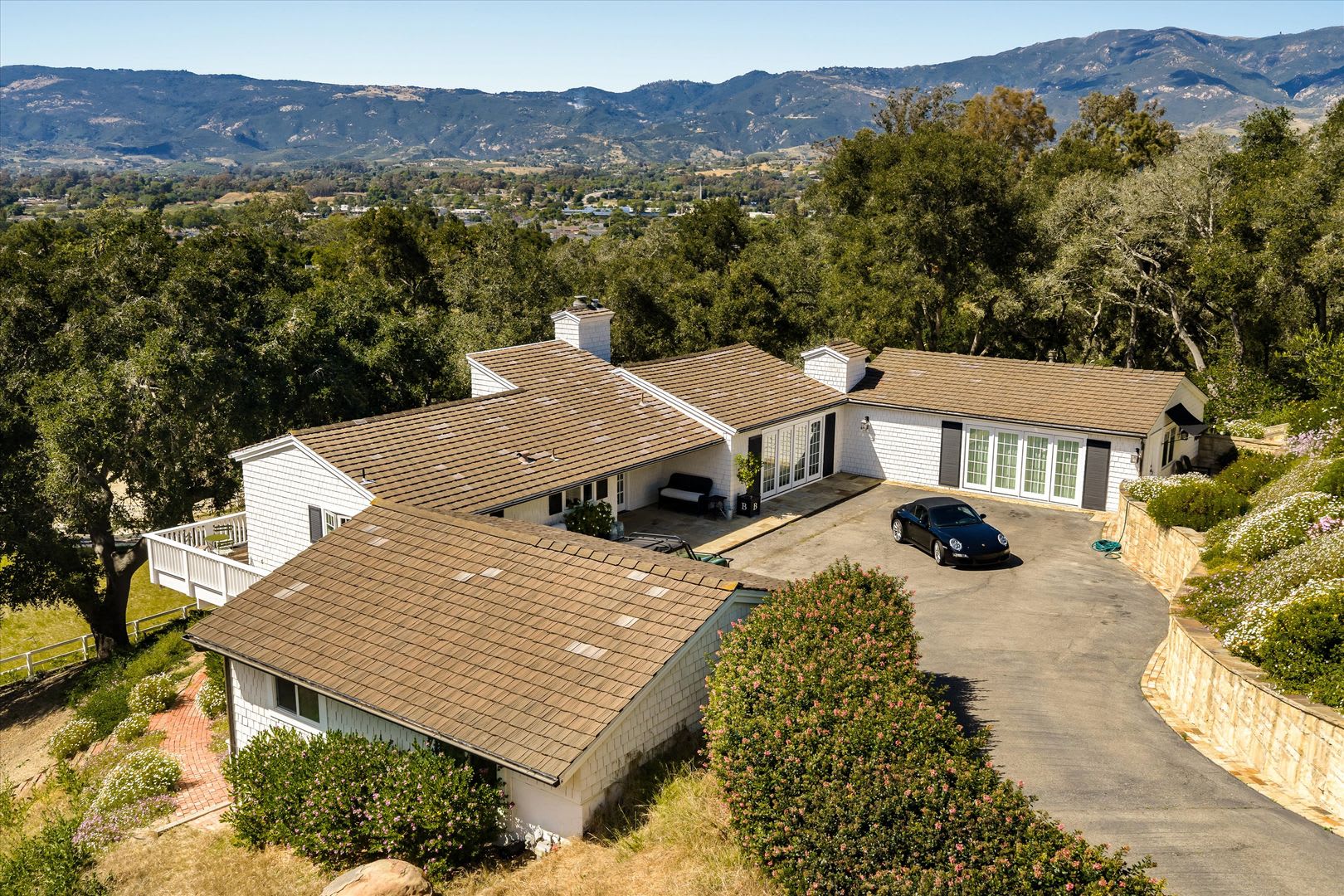 Elevated Ranch Living with Whimsical Elegance in Hope Ranch – photo 3