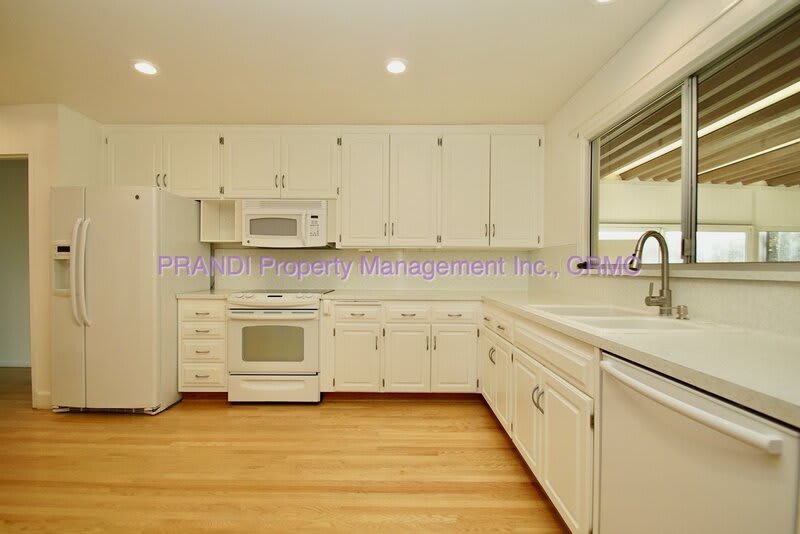 1407 Donna St – photo 4