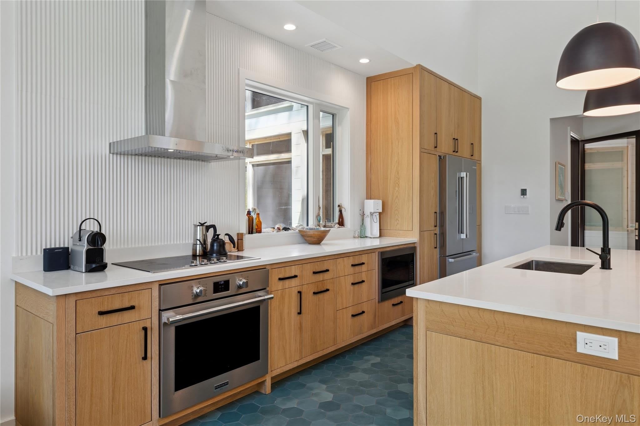 6710 Soundview Avenue – photo 4