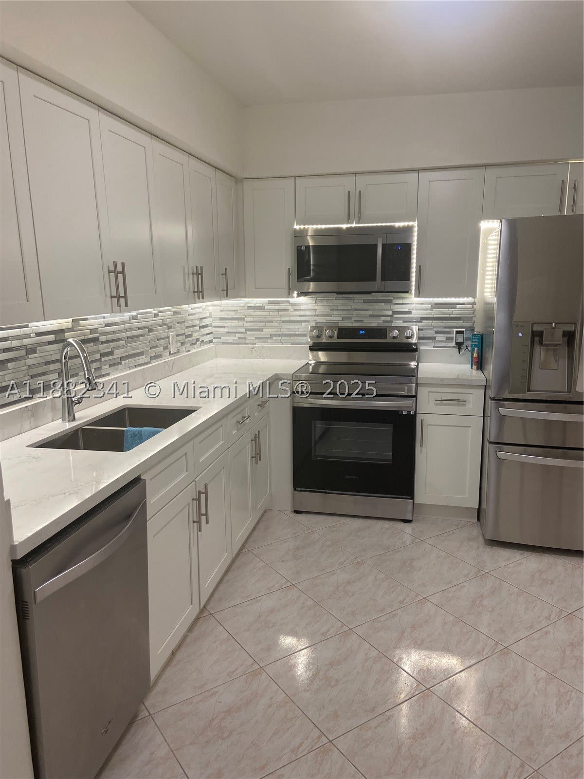 1301 NE 7th St – photo 2