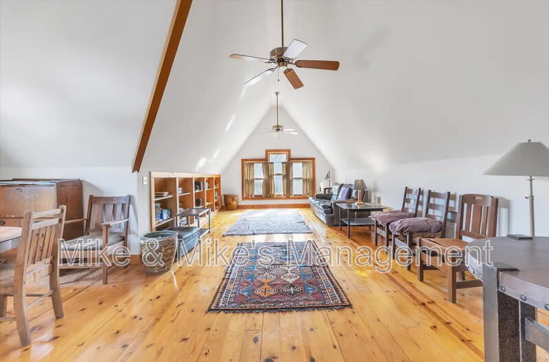 1140 E. Hamilton Street 3rd Floor Studio – photo 1