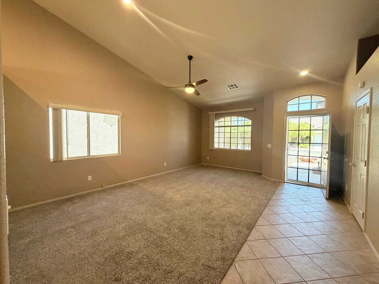 Beautiful Single-Story Home with 3-Car Garage & Covered Patio – photo 4