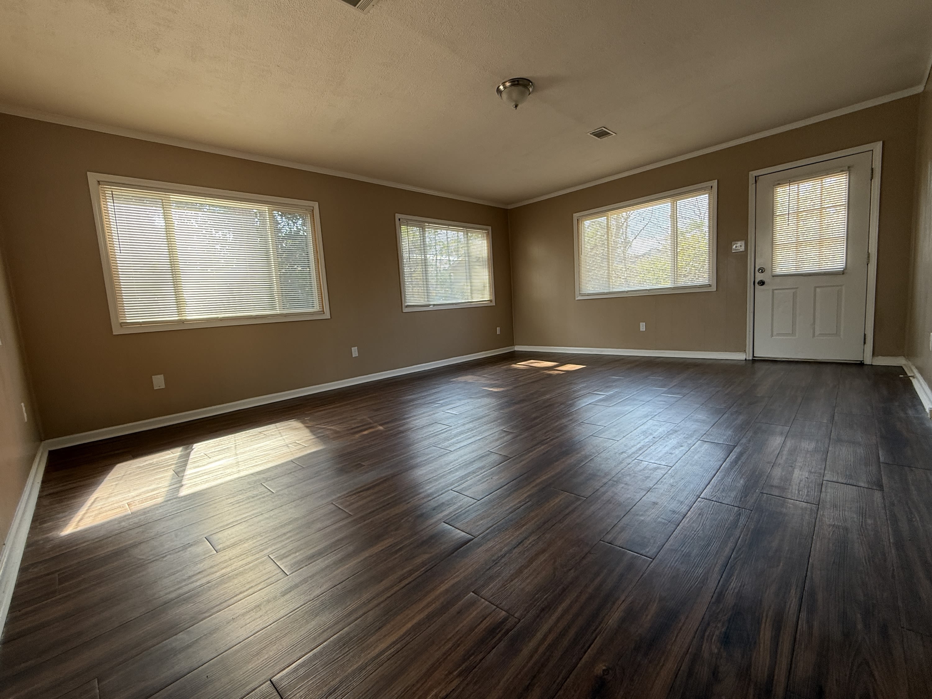 4082 Spencer Street – photo 5