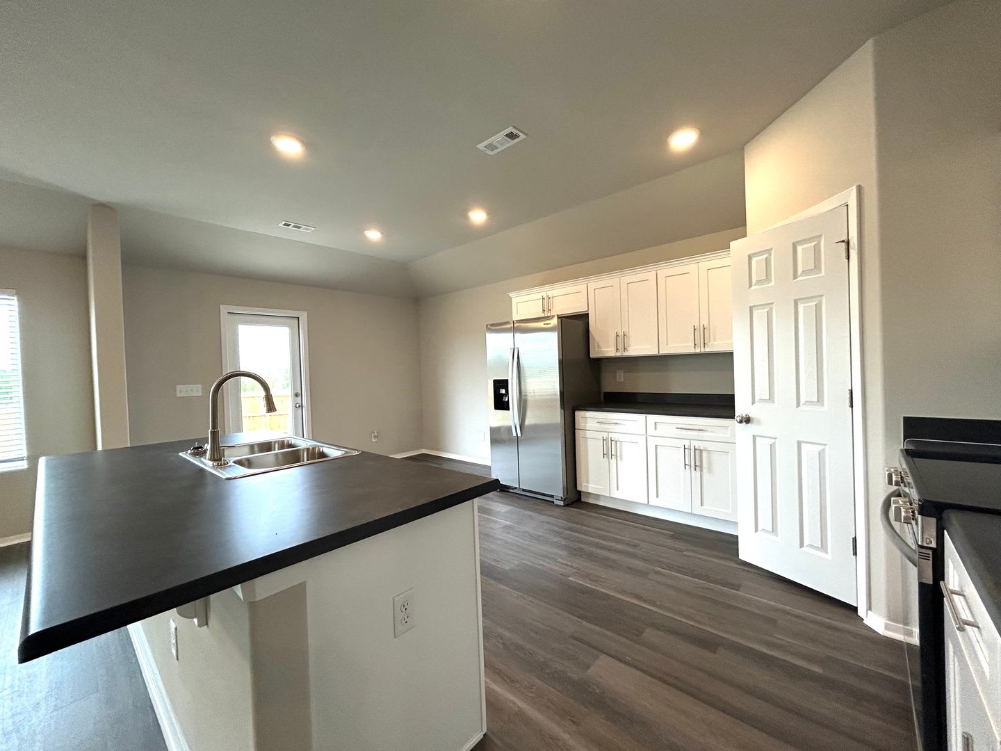 Newer Construction 3 bedroom 2 bath home! – photo 5