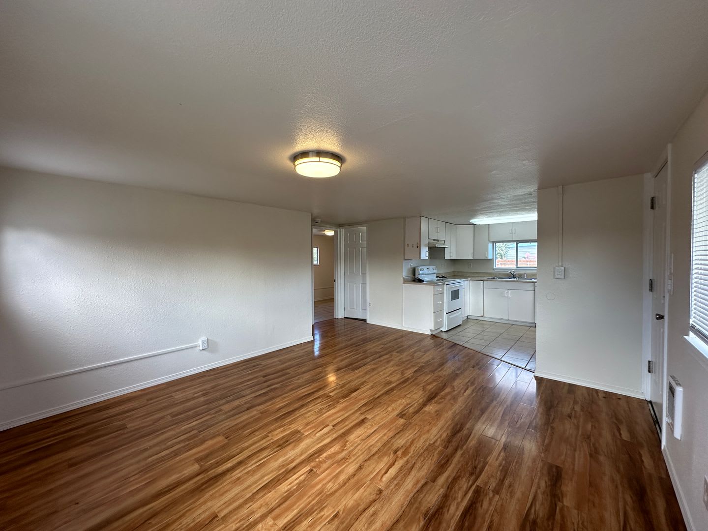 New Kitchen! 2 bed, 1 ba w/Ample Parking! – photo 5