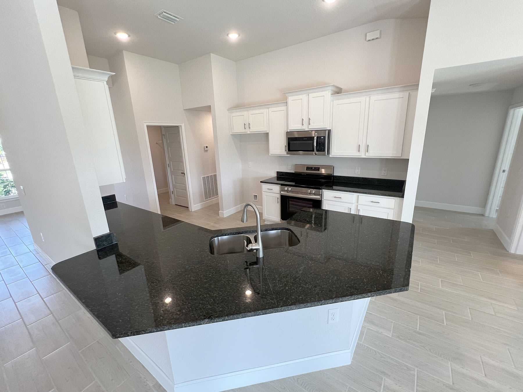 410 Southeast 1st Terrace – photo 3