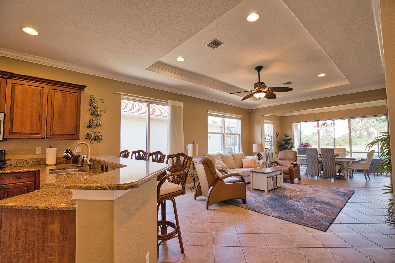 Seasonal Short-Term 2 Bed 2 Bath Single Family Home located in Venetian Golf and River Club! – photo 4