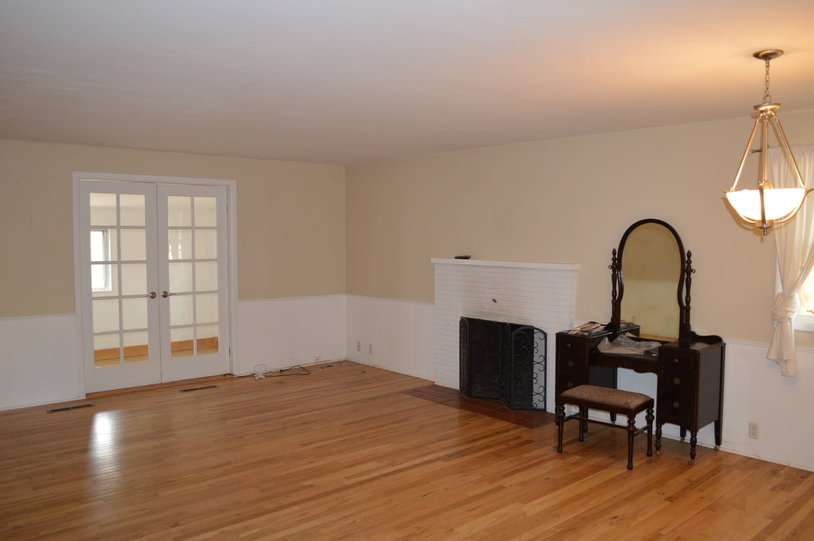Charming 3 Bed/1.5 Bath in Desirable College Heights Location! – photo 2