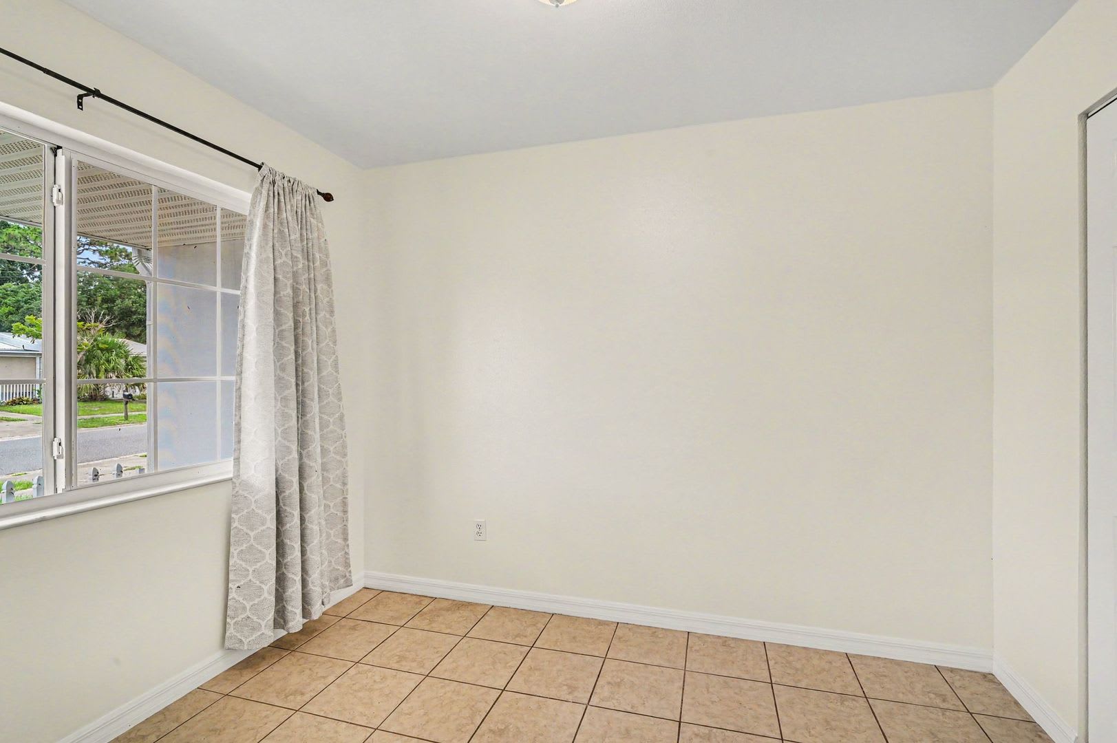 255 West Towne Pl – photo 5