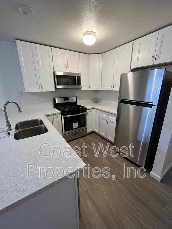 1176 Cypress Avenue – photo 1
