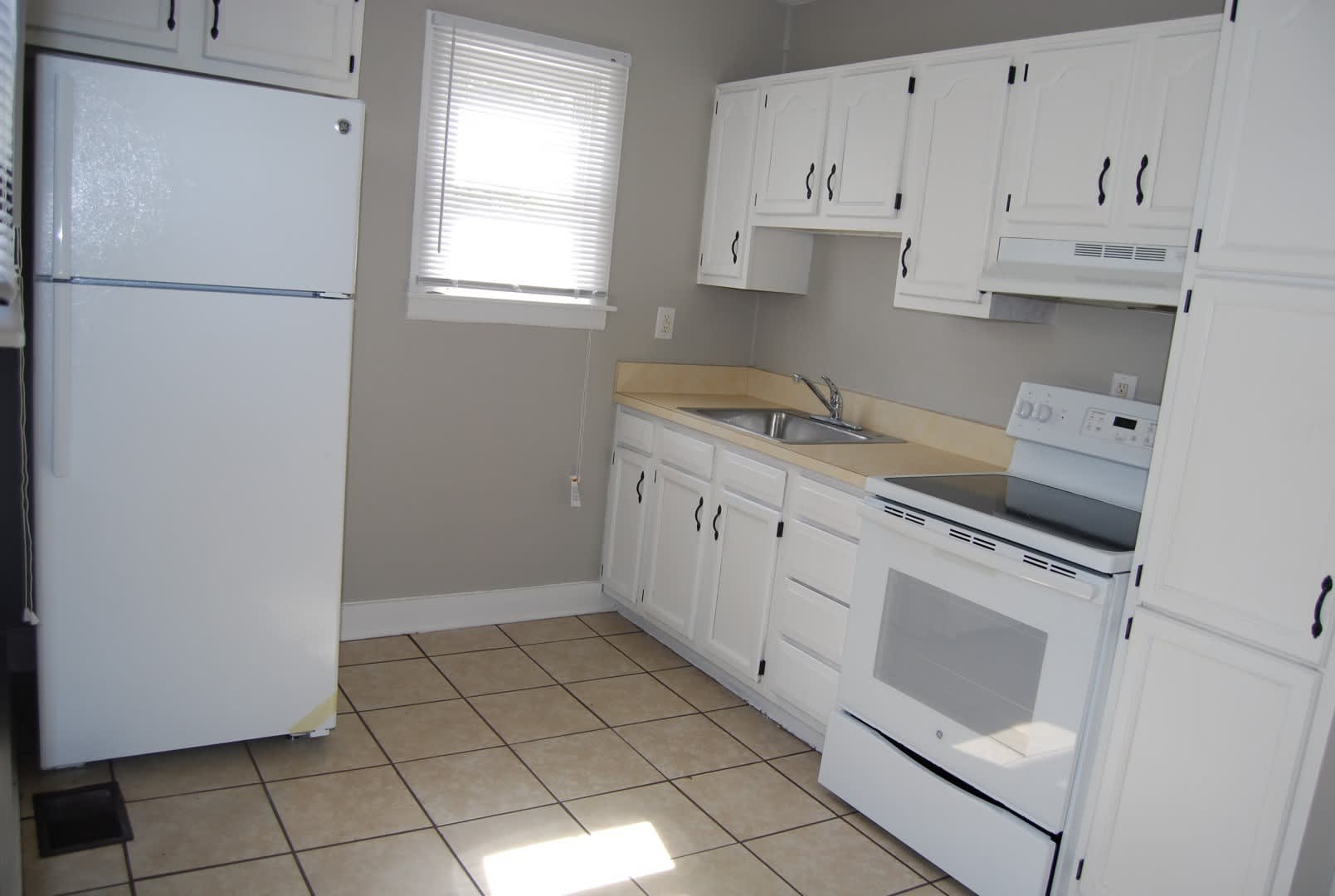 Four Bedroom / 1.5 Bath Home in Parkway Village (Near U of L) – photo 4