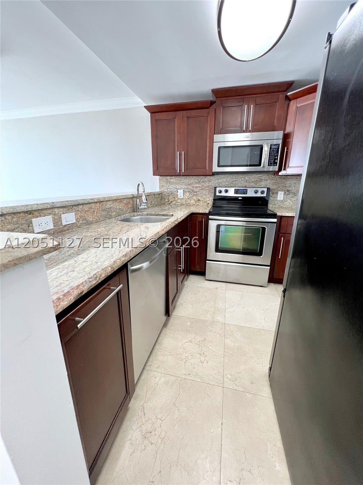 1045 10th St – photo 4
