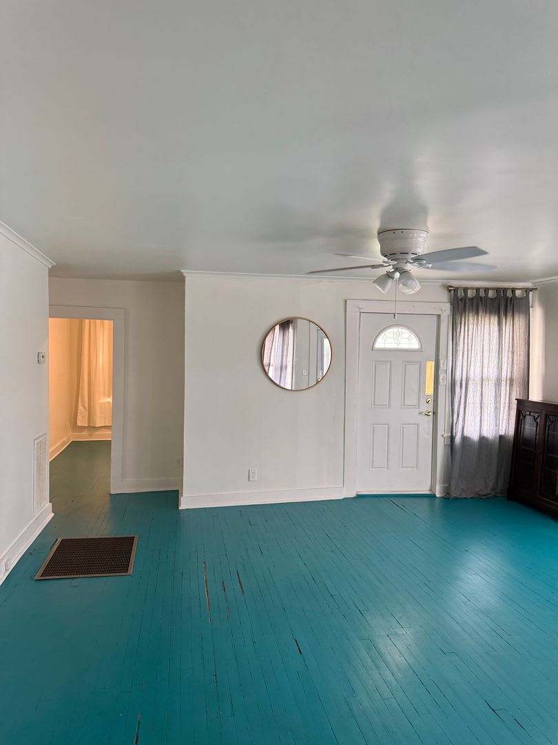 Charming 2 bedroom 1 bath home on large corner lot in desirable part of Springfield – photo 4