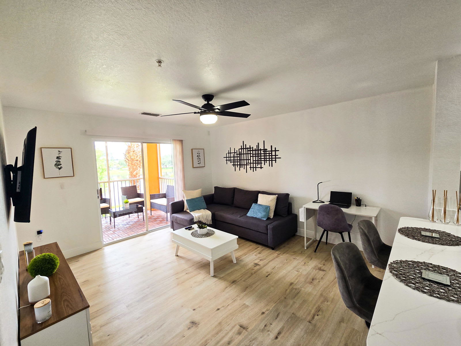 5447 Vineland Road – photo 3