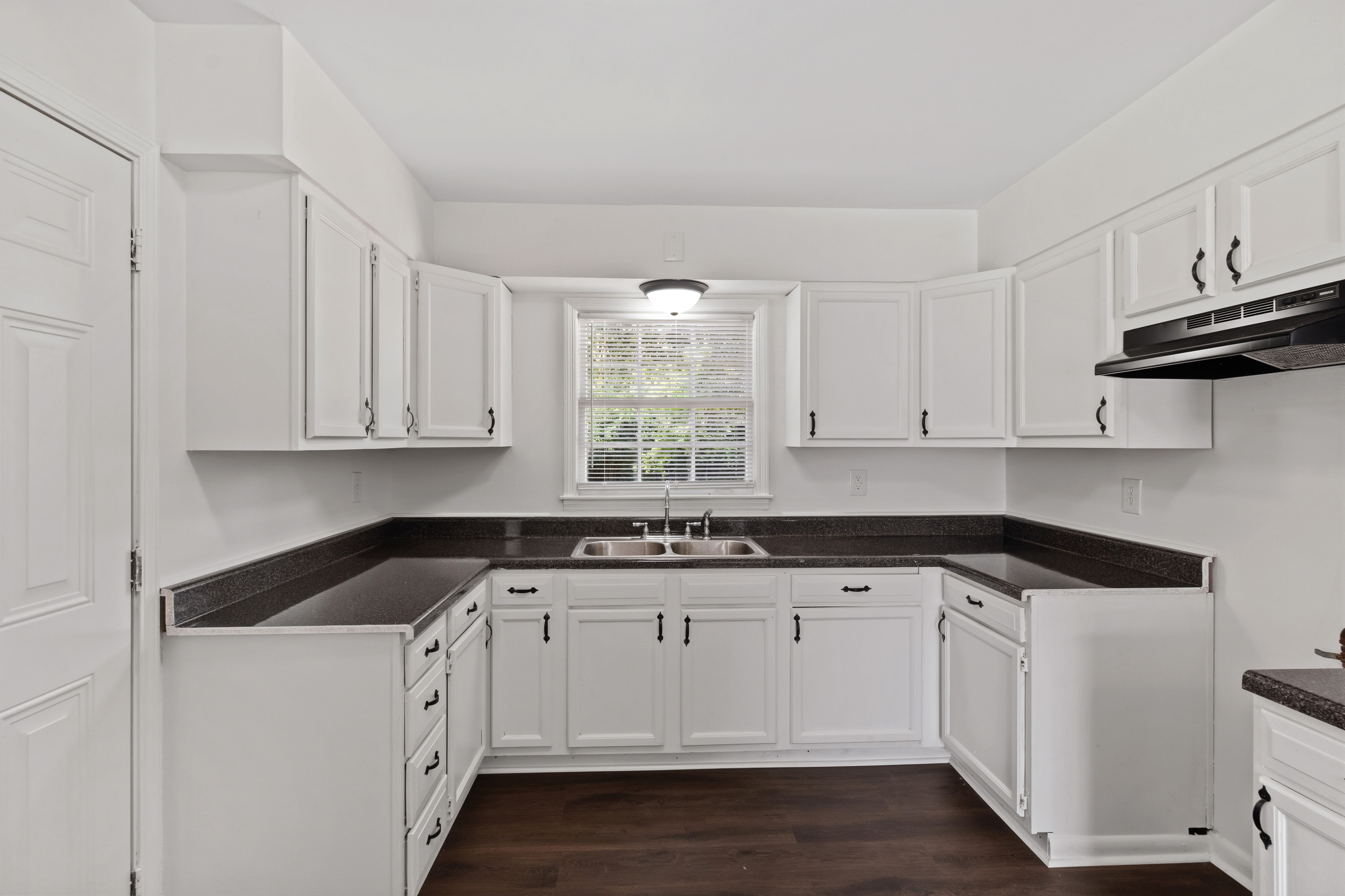 3546 Gowan Dr – photo 3