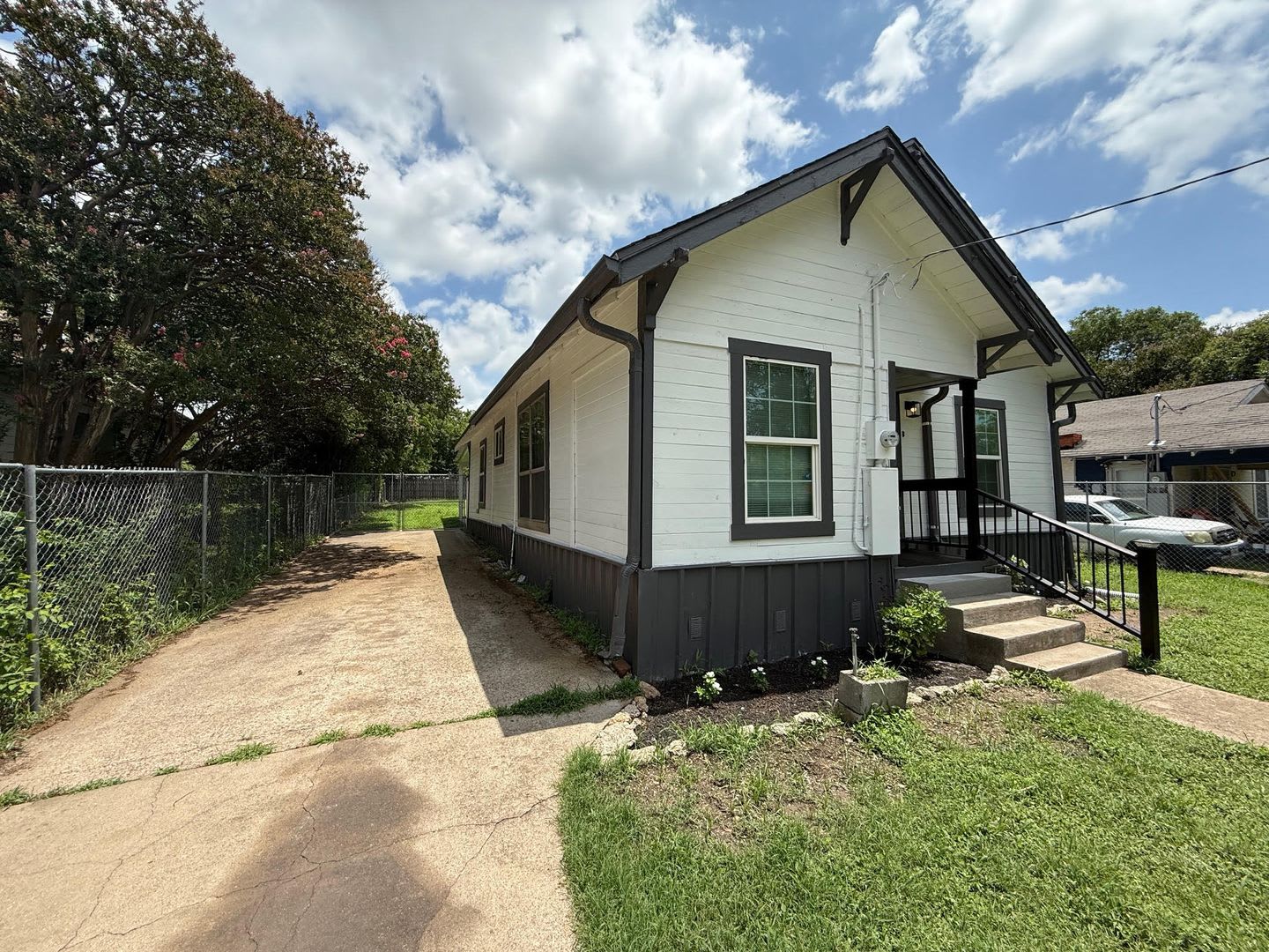 2202 Burnett Ave – photo 2