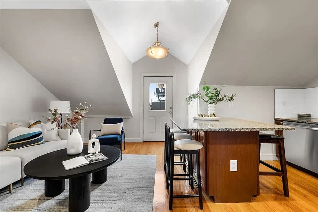110 Chelsea St Apt 3 – photo 4