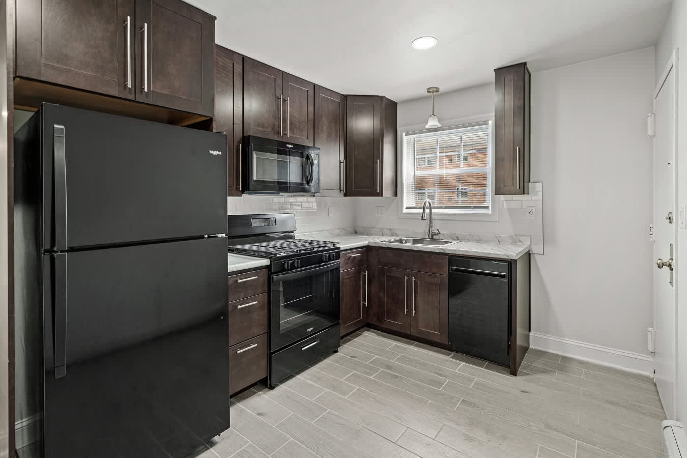 Riverview Manor Apartments – photo 2