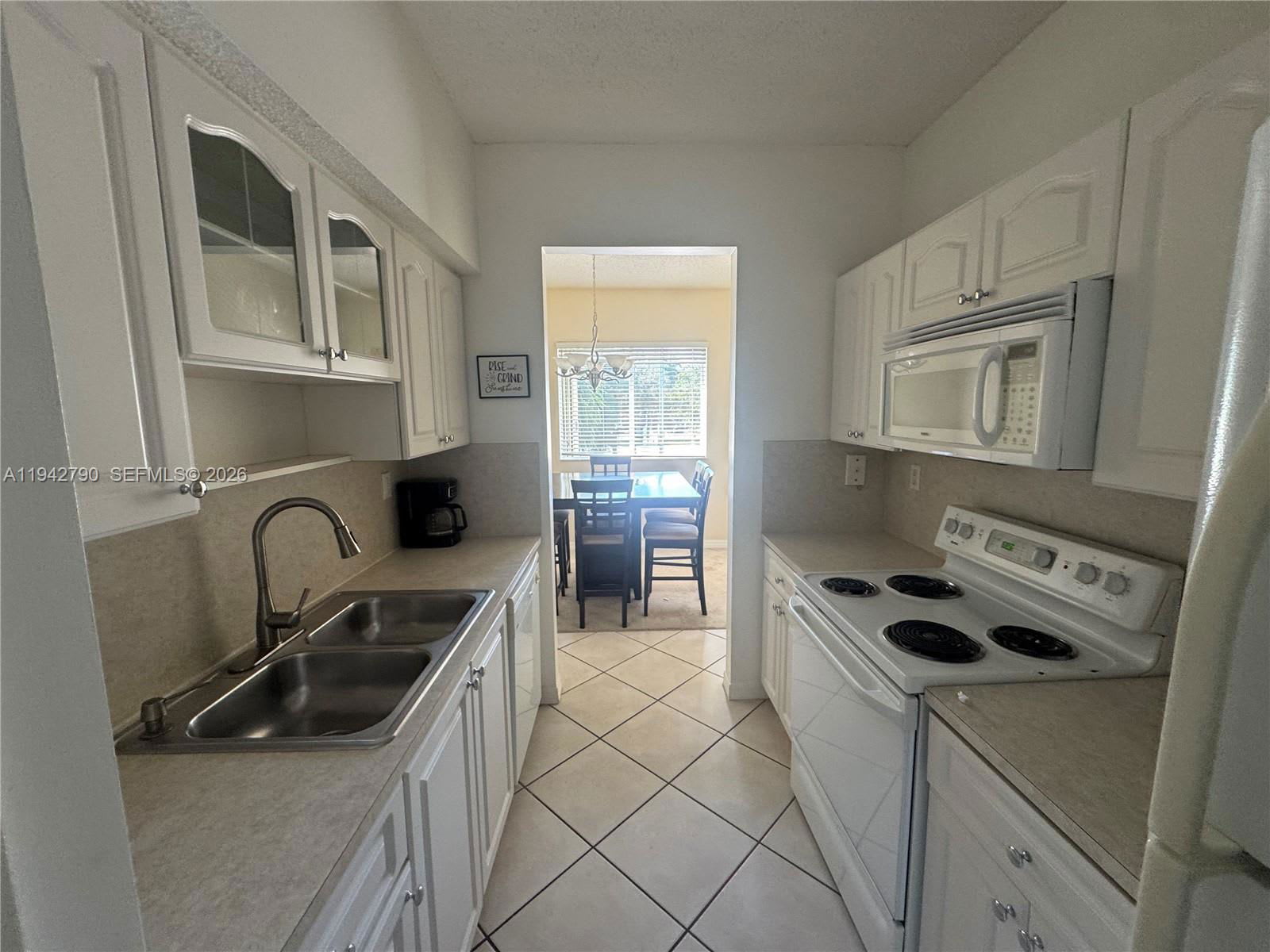 7085 Nova Drive – photo 3